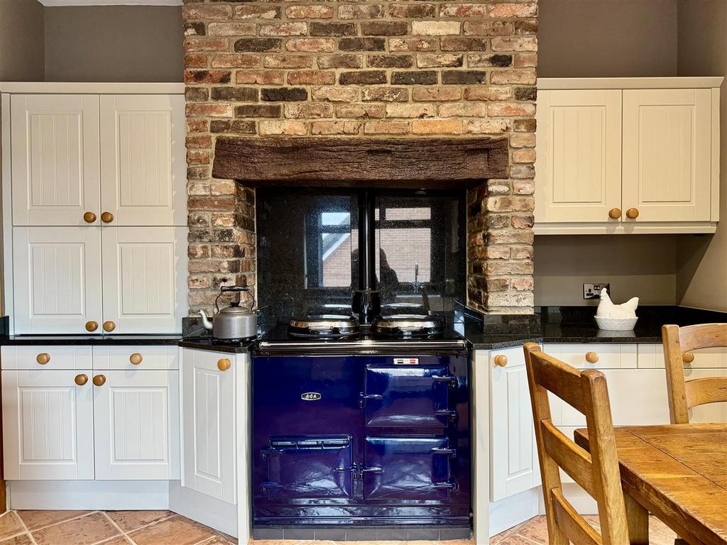 Dining kitchen