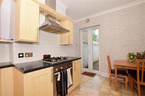 2 bedroom flat for sale, Hastings Road, Maidstone, ME15