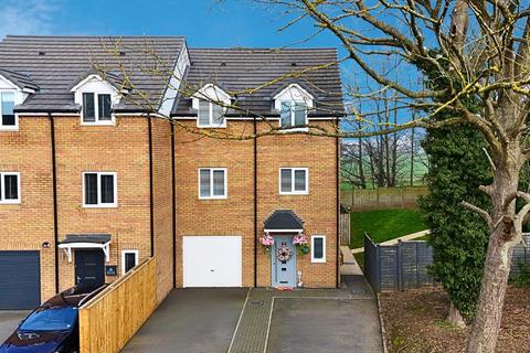 5 bedroom semi-detached house for sale, Meadow Grange, Pontefract WF9