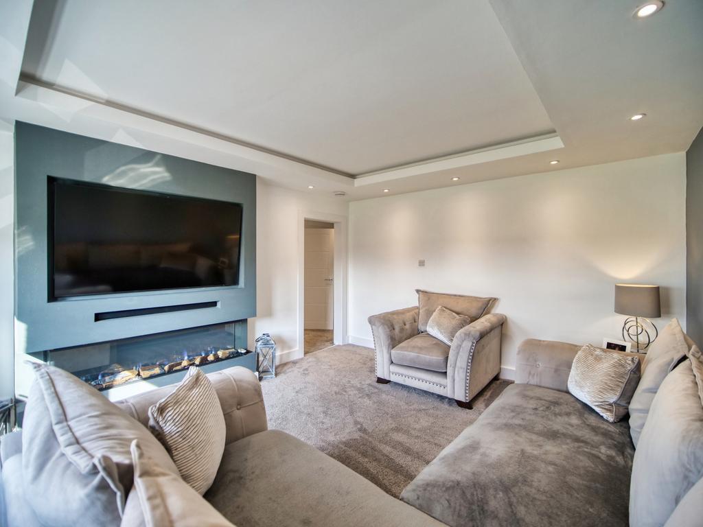 3 Bedroom Upper Duplex
