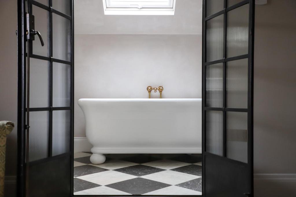 Eaton Farm En Suite-6.jpg