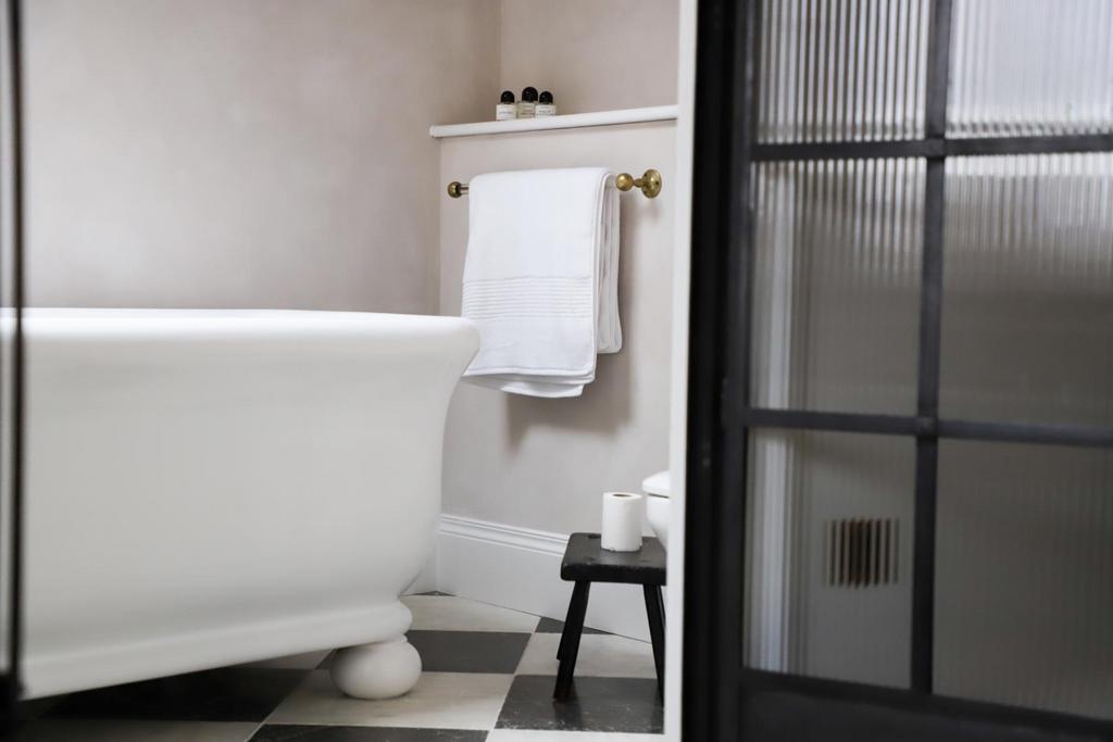 Eaton Farm En Suite-7.jpg