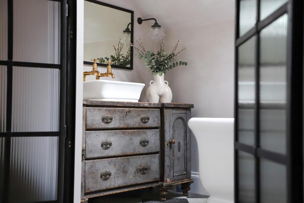 Eaton Farm En Suite-8.jpg