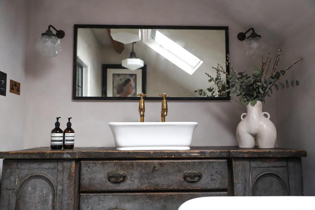 Eaton Farm En Suite-2.jpg