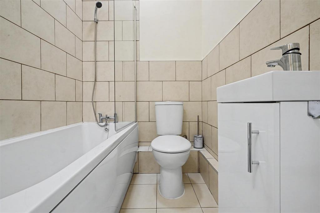 Bathroom 1 2.jpeg