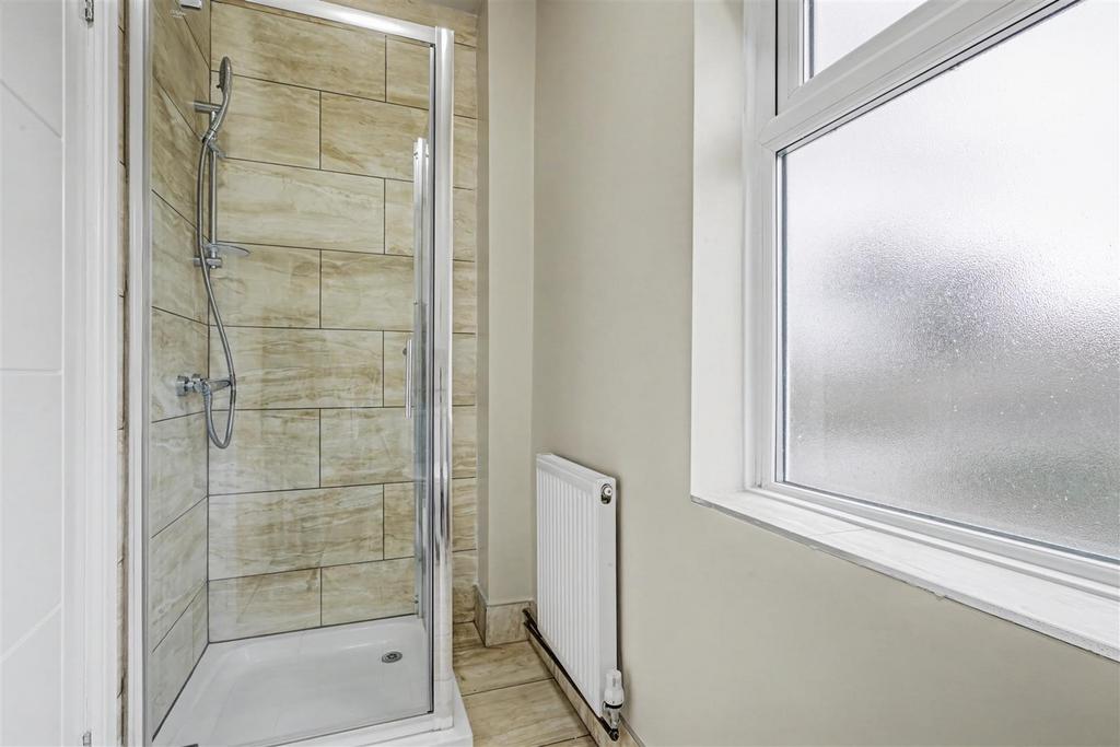 Ensuite 2 1.jpeg