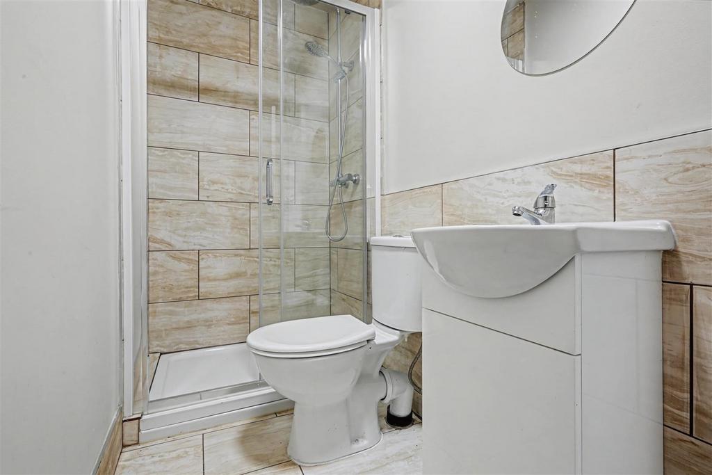 Ensuite 1 2.jpeg