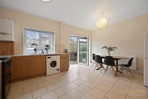 3 bedroom semi-detached house to rent, Lawrence Road, London SE25
