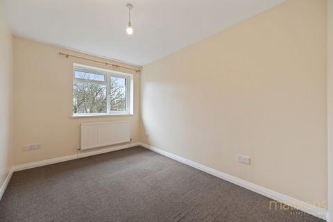 3 bedroom semi-detached house to rent, Lawrence Road, London SE25