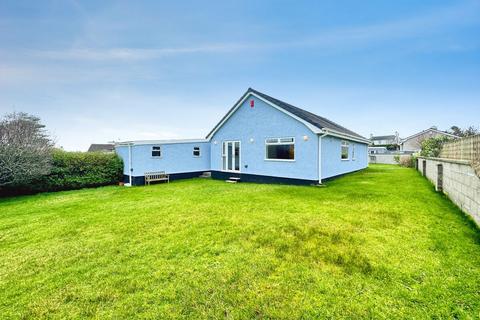 undefined, Bryn Moryd, Valley, Anglesey, LL65