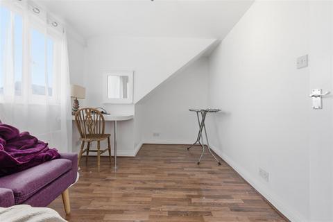 4 bedroom chalet for sale, Sydervelt Road, Canvey Island SS8