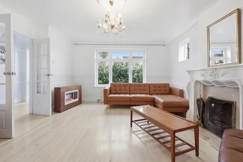 4 bedroom chalet for sale, Sydervelt Road, Canvey Island SS8