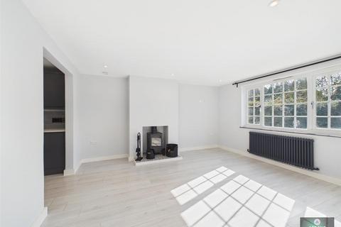 2 bedroom maisonette for sale, Barn Close, Crawley RH11