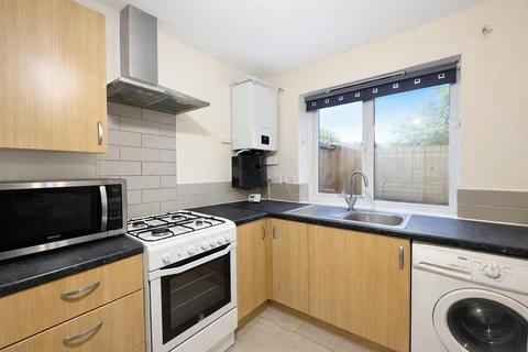 1 bedroom flat to rent, Farm Close, Middlesex UB1