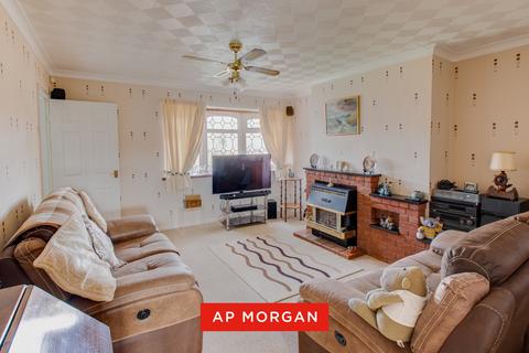 3 bedroom semi-detached house for sale, Brierley Hill Road, Stourbridge, West Midlands, DY8