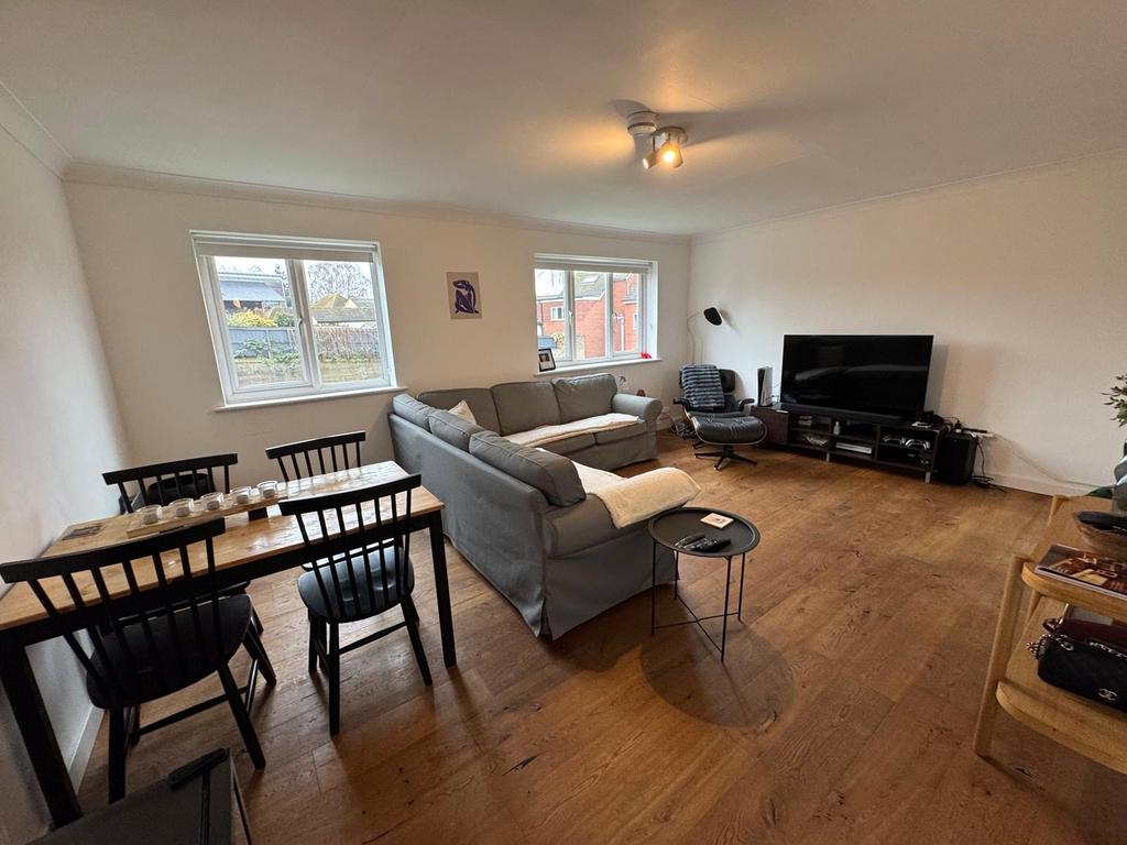 Sitting/Dining Room