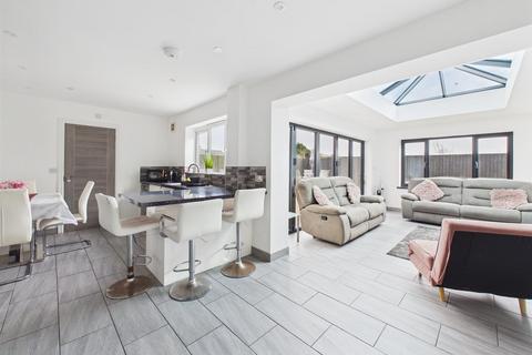 4 bedroom detached house for sale, Parc-Y-Berllan, Porthcawl CF36