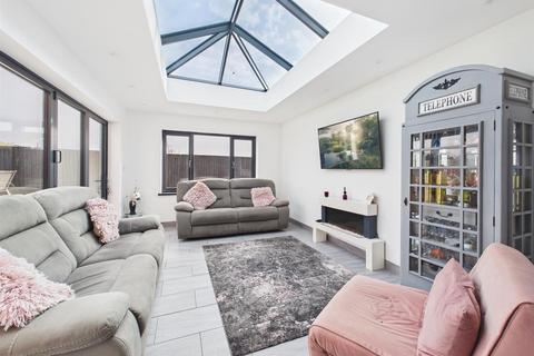 4 bedroom detached house for sale, Parc-Y-Berllan, Porthcawl CF36