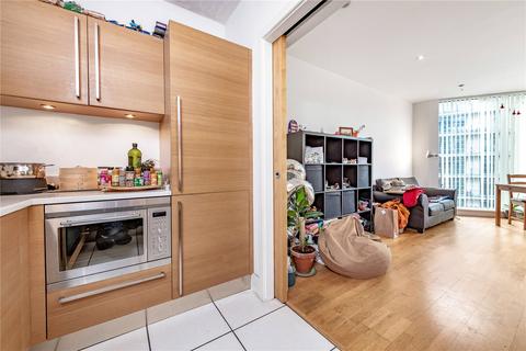 2 bedroom flat to rent, Kingfisher House, Juniper Drive, SW18