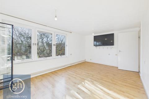 1 bedroom apartment to rent, Hilton Close, Uxbridge UB8
