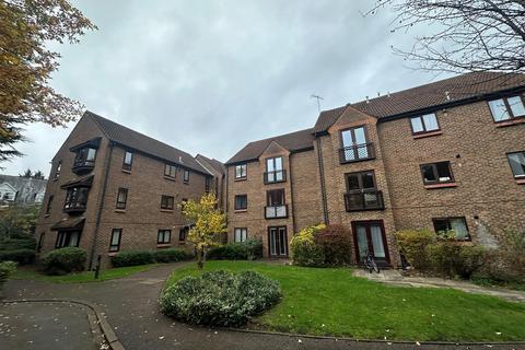 2 bedroom flat for sale, Halsey Road, Watford WD18