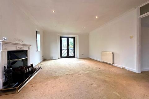 2 bedroom flat for sale, Halsey Road, Watford WD18
