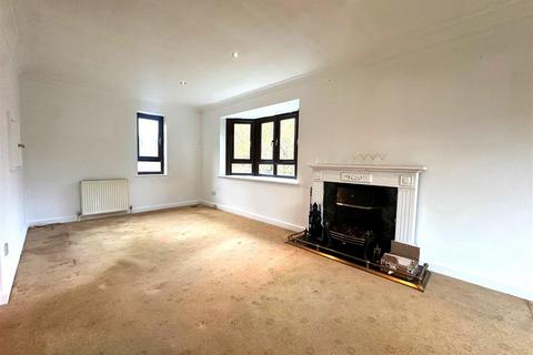 2 bedroom flat for sale, Halsey Road, Watford WD18