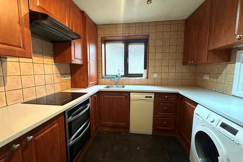 2 bedroom flat for sale, Halsey Road, Watford WD18