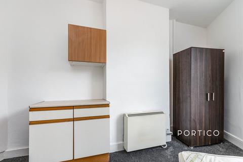 1 bedroom terraced house to rent, 114a  Highbury Park, N5