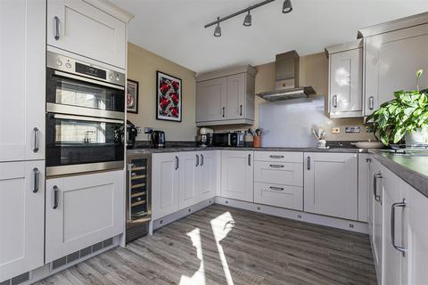 4 bedroom detached house for sale, Thorpe Green Drive, Huddersfield HD7