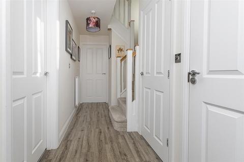 4 bedroom detached house for sale, Thorpe Green Drive, Huddersfield HD7