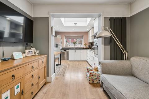 2 bedroom flat for sale, Berry Avenue, Watford, WD24