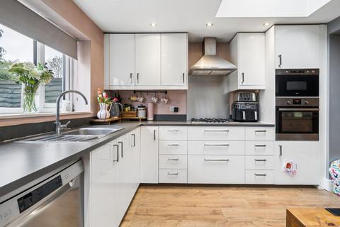 2 bedroom flat for sale, Berry Avenue, Watford, WD24