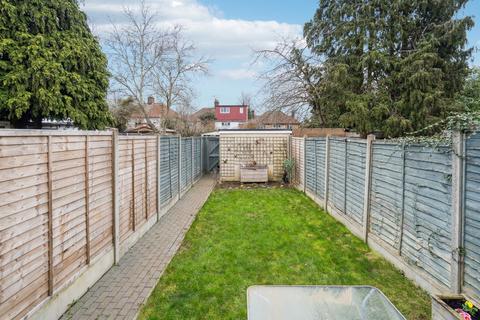 2 bedroom flat for sale, Berry Avenue, Watford, WD24