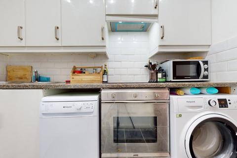 1 bedroom flat to rent, Gloucester Terrace, London W2