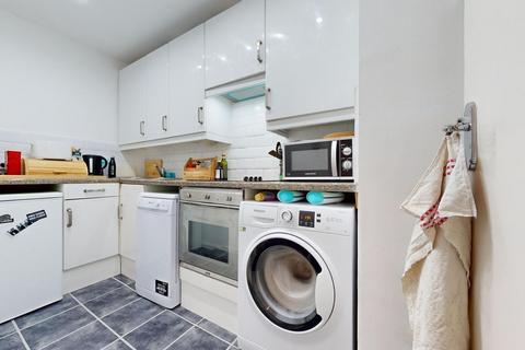 1 bedroom flat to rent, Gloucester Terrace, London W2