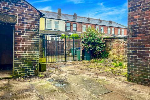 3 bedroom end of terrace house for sale, Hulbert Street, Bury BL8