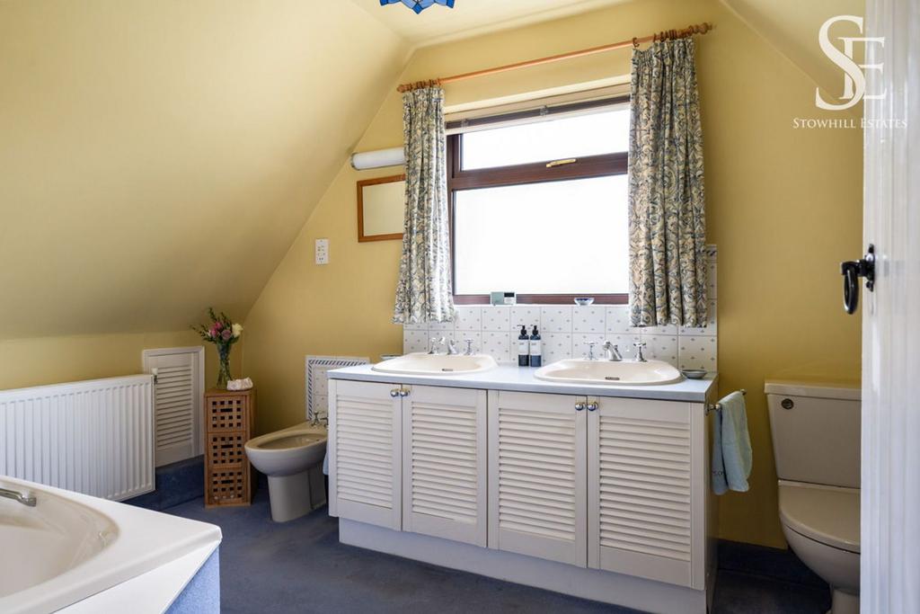 Family Bathrooom