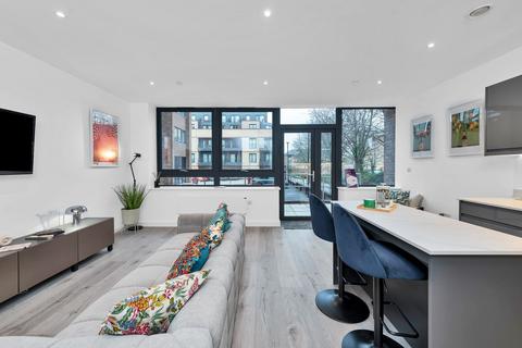 3 bedroom flat for sale, Silbury Boulevard, Technology House, MK9