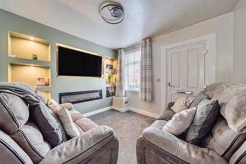 2 bedroom end of terrace house for sale, Mason Road, Kidderminster