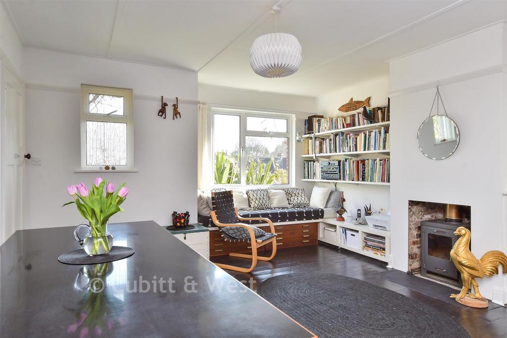 Lounge/ Kitchen