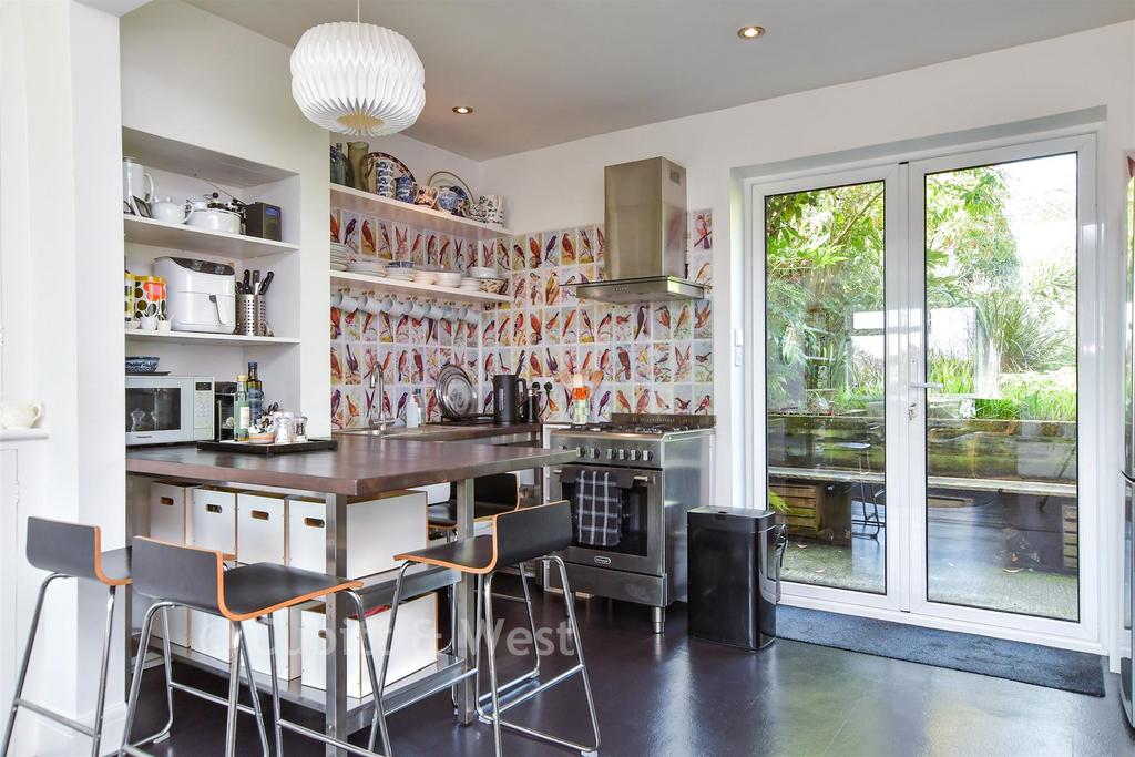 Lounge/ Kitchen