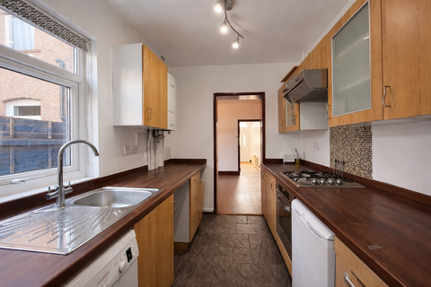 3 bedroom terraced house to rent, Bryant Road, Rochester, ME2