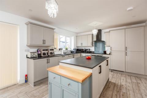 4 bedroom detached house for sale, Clos Clemment, Five Roads, Llanelli