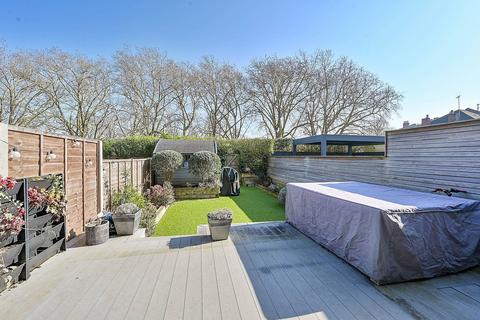 4 bedroom semi-detached house to rent, Bellevue Road, Pitshanger Lane, London, W13