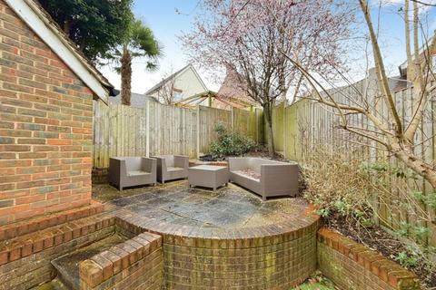 3 bedroom semi-detached house for sale, Greyhound Chase, Singleton