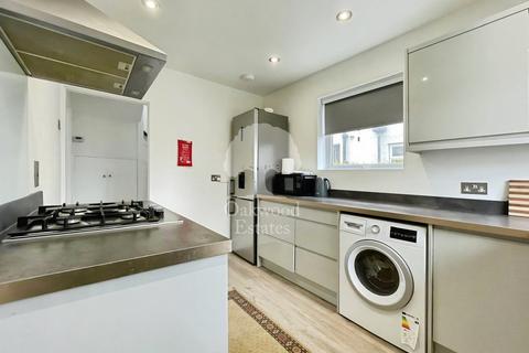 3 bedroom semi-detached house to rent, Francis Way, Slough SL1