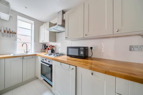 2 bedroom maisonette to rent, Shepherds Bush Road, Hammersmith, London, W6