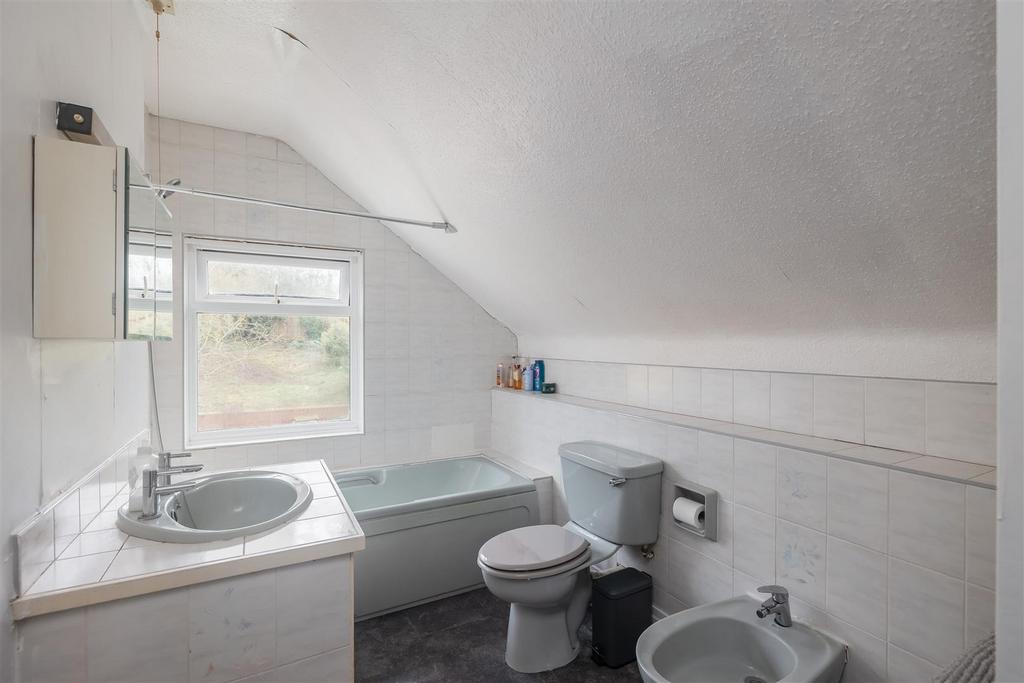 Whitewall 22 Bathroom.jpg