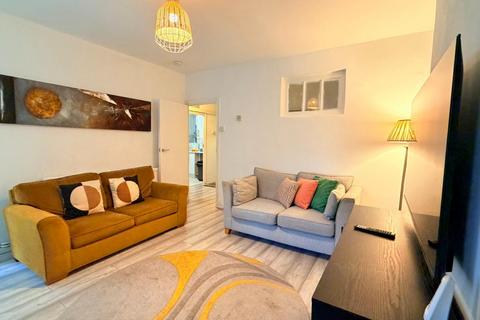 2 bedroom flat to rent, Blaxland House, White City, W12